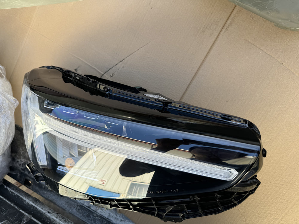 Genuine Head Light - XC40 Volvo (Right Hand Side) 31655529