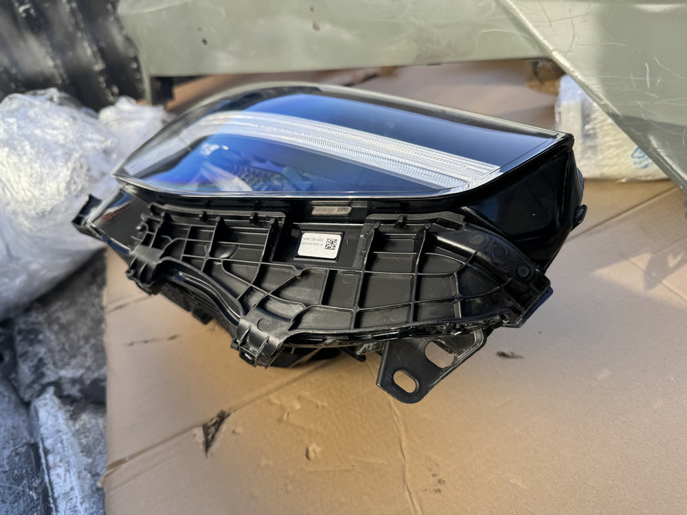 Genuine Head Light - XC40 Volvo (Right Hand Side) 31655529