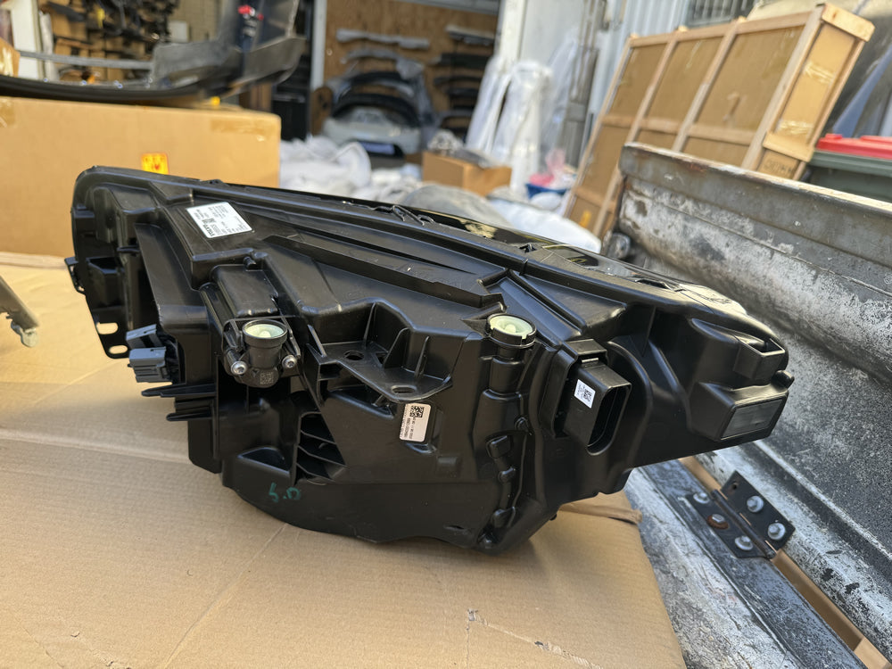 Genuine Head Light - XC40 Volvo (Right Hand Side) 31655529