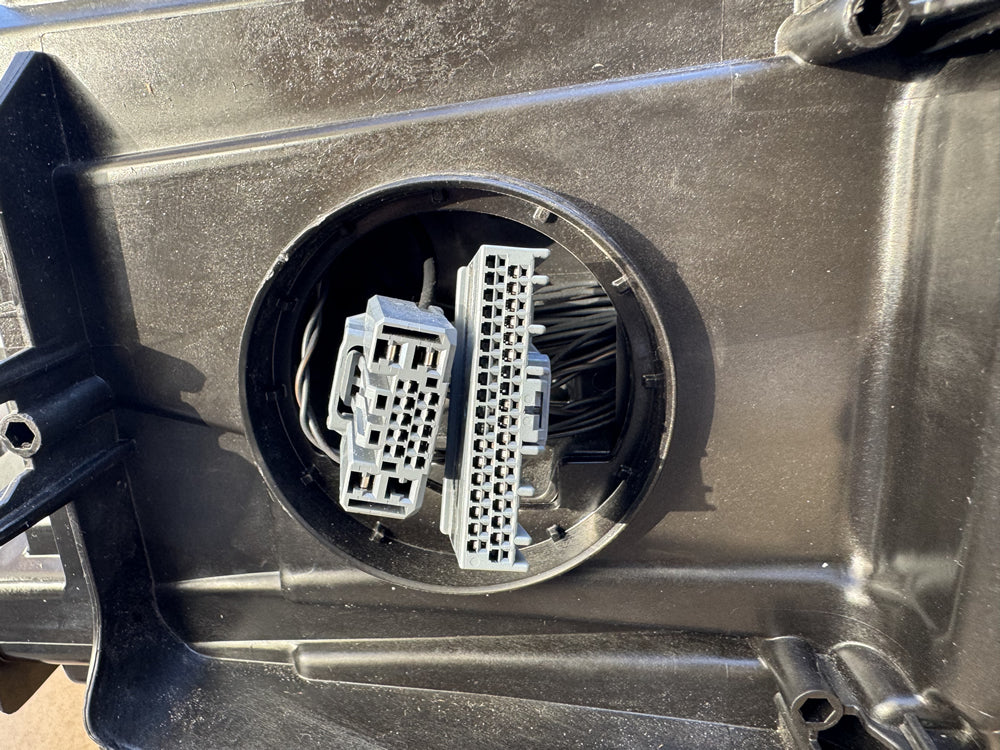 Genuine Head Light - XC40 Volvo (Right Hand Side) 31655529