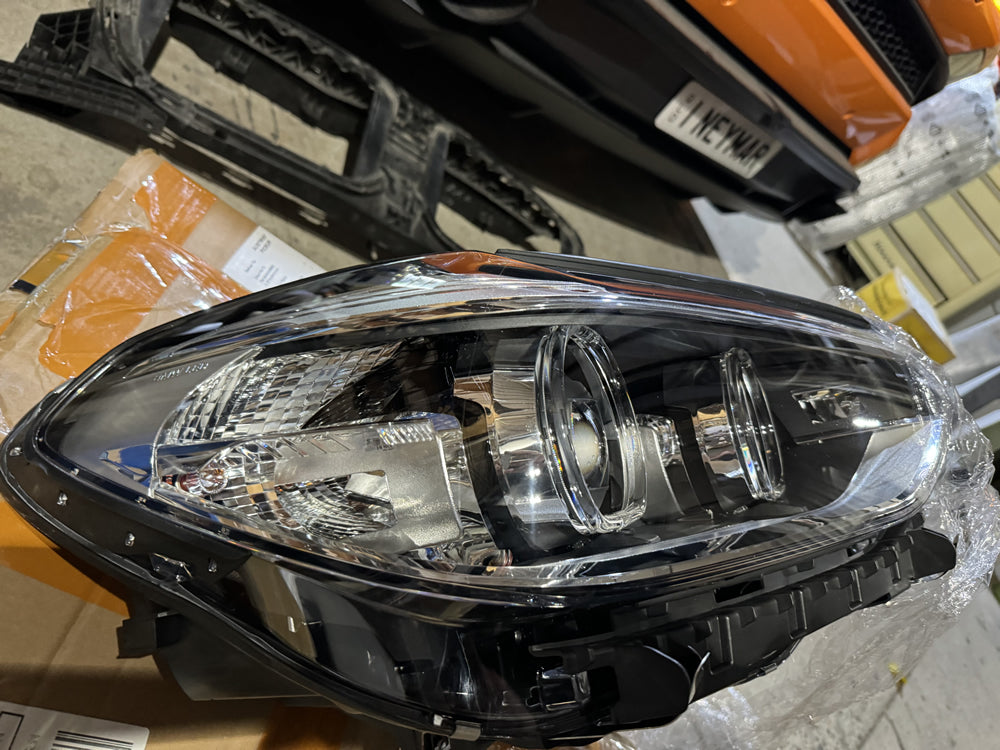 Genuine BMW Head Light (Right Hand Side) - BMW IX3 X3 X4 G01 G02 8496818-01 le15a6371