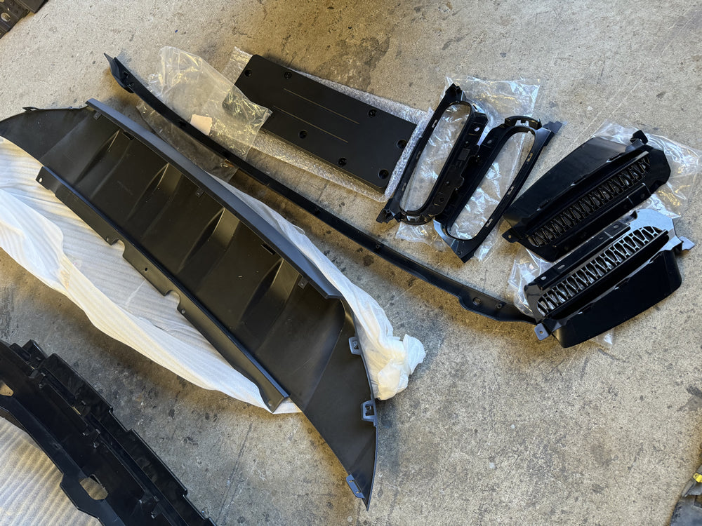 Genuine Complete Front Bumper Bar - Land Rover Discovery Sport L550 R250 SE R Dynamic