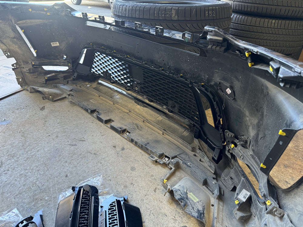 Genuine Complete Front Bumper Bar - Land Rover Discovery Sport L550 R250 SE R Dynamic