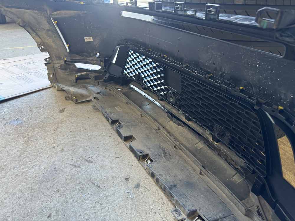Genuine Complete Front Bumper Bar - Land Rover Discovery Sport L550 R250 SE R Dynamic