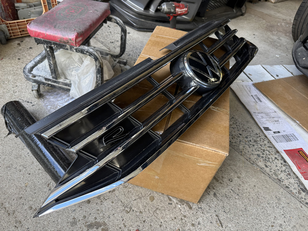 Genuine R-LINE FRONT Grill - VW TIGUEN 5N (2021 Up)