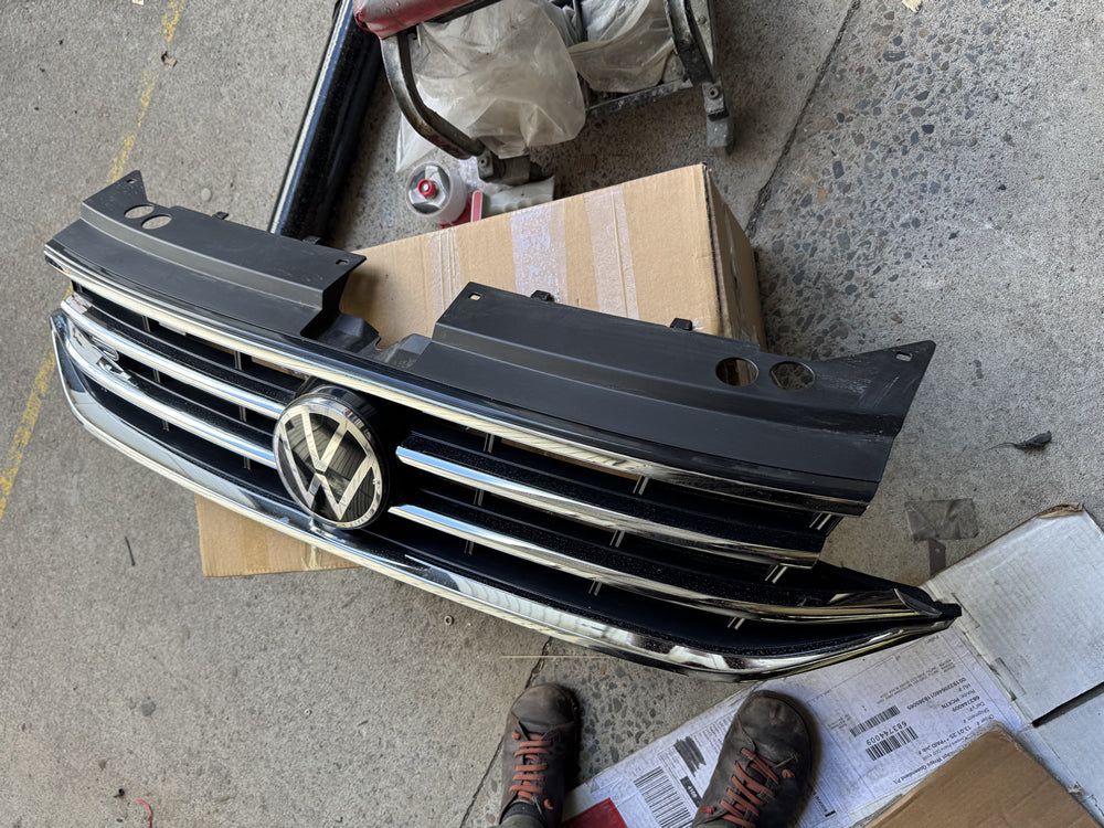 Genuine R-LINE FRONT Grill - VW TIGUEN 5N (2021 Up)