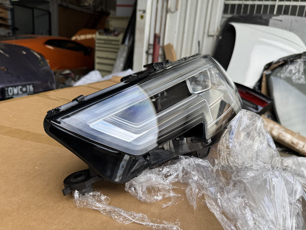Genuine Audi A4 S4 RS4 LED Head Light (Left Hand Side) - B9 A4 8w0941033 le14a6335