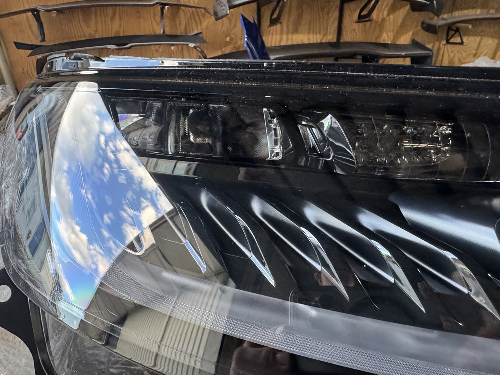 Genuine Head Light (Right hand side) - Facelifted Range Rover Sport L494 jk6213w029 LR133809
