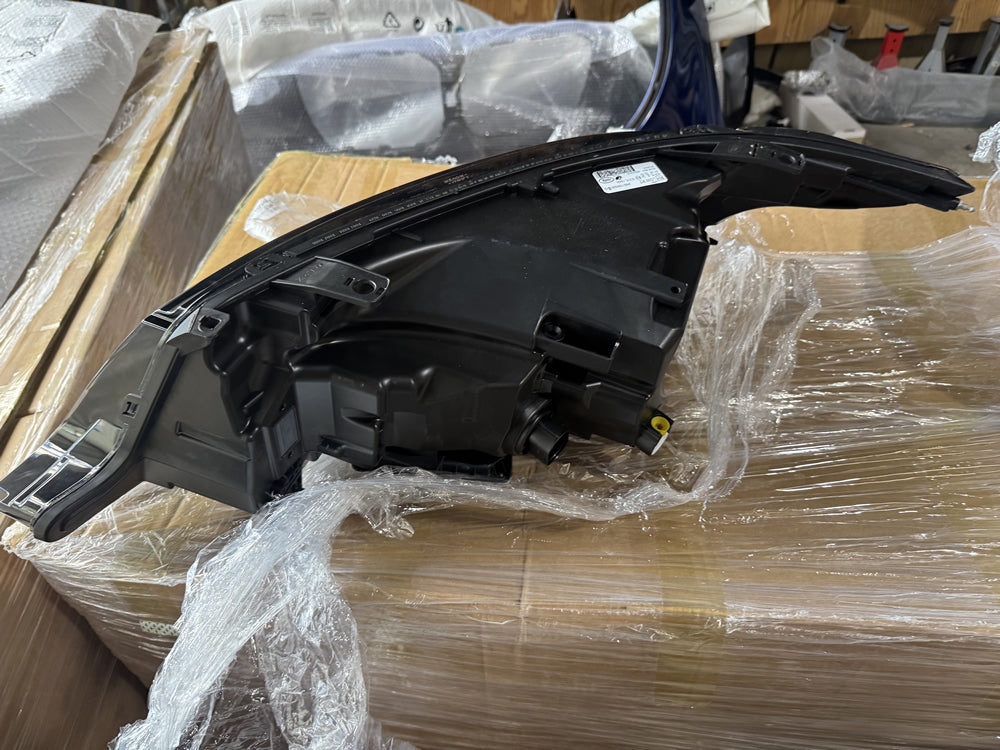 Genuine Head Light (Right hand side) - Facelifted Range Rover Sport L494 jk6213w029 LR133809