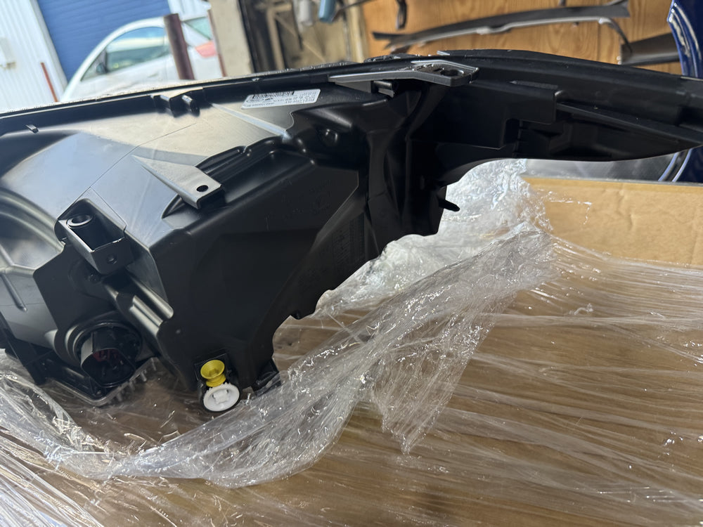 Genuine Head Light (Right hand side) - Facelifted Range Rover Sport L494 jk6213w029 LR133809