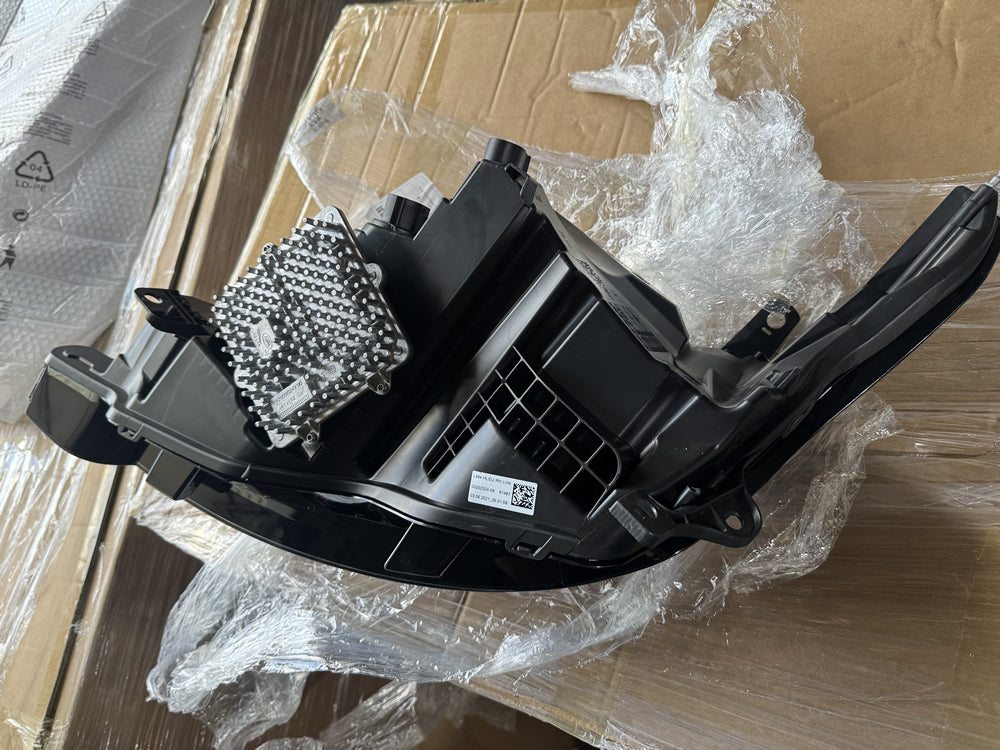 Genuine Head Light (Right hand side) - Facelifted Range Rover Sport L494 jk6213w029 LR133809
