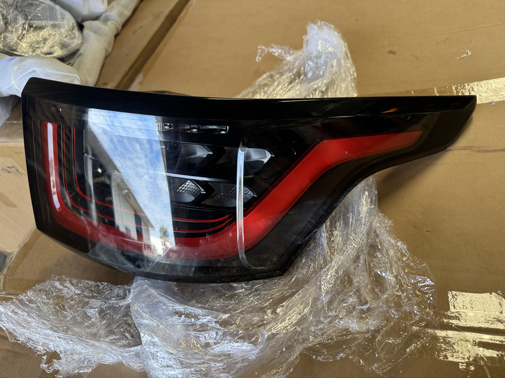 Genuine Tail light (Right hand side) - Facelifted Range Rover Sport L494 fr26620204
