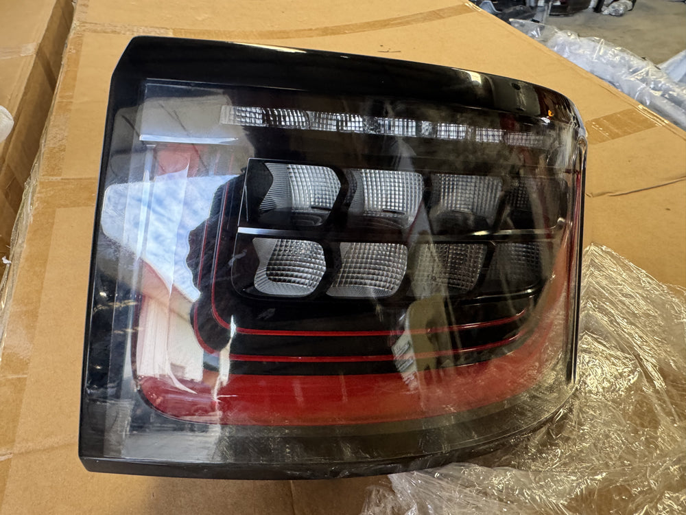 Genuine Tail light (Right hand side) - Facelifted Range Rover Sport L494 fr26620204