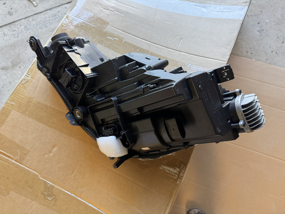 Genuine Audi A4 S4 RS4 LED Head Light (Right Hand Side) - A4 B9 8W0941034 LE14A6335