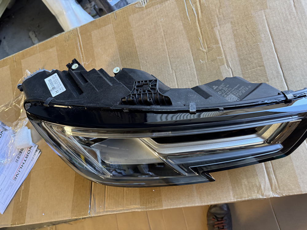 Genuine Audi A4 S4 RS4 LED Head Light (Right Hand Side) - A4 B9 8W0941034 LE14A6335