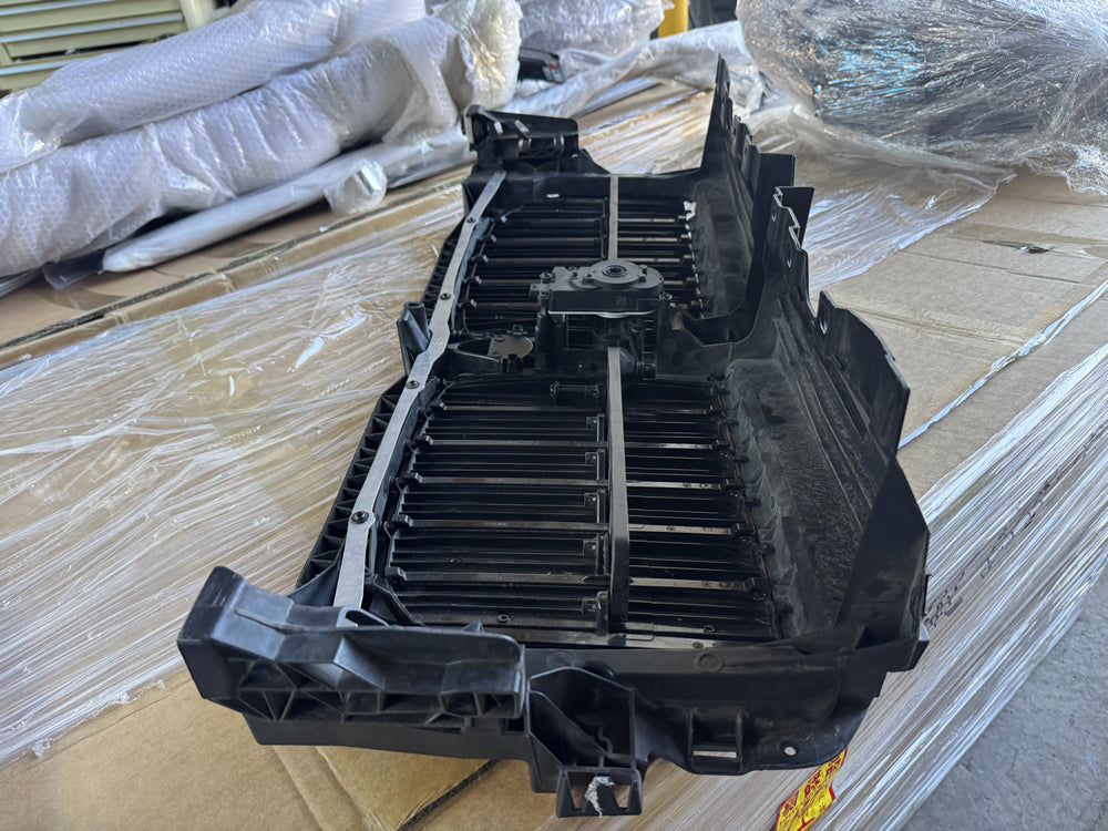 Genuine X7 Front Grill air Shutter - BMW X7 G07
