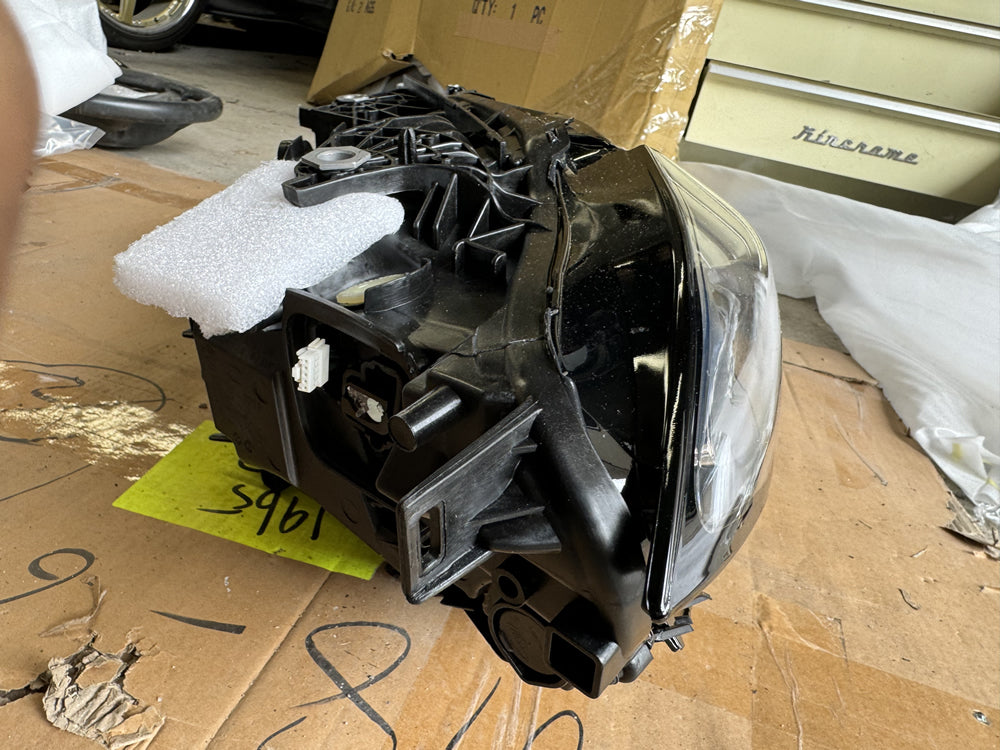 Genuine G22 G23 G26 G82 LED Head Light (Right) 5a19352