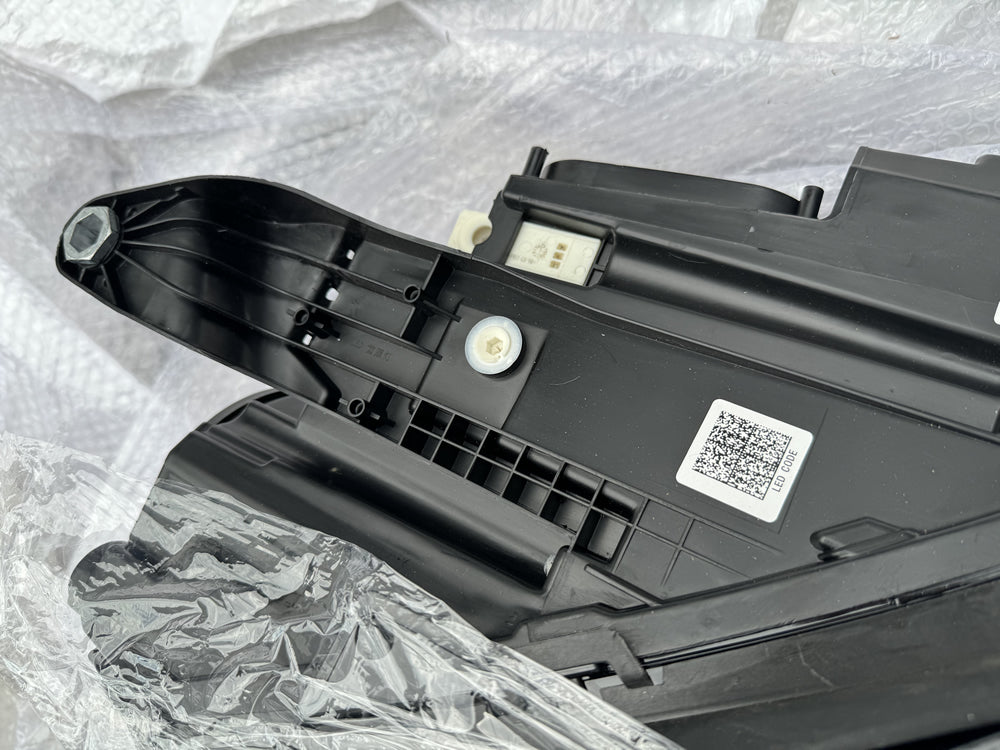 Genuine Head Light GLE V167 C167 - Righ Hand Side a1679066604 a1679065608