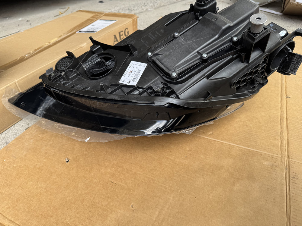 Genuine Porsche Cayenne head light (Right) - 9Y0941034T