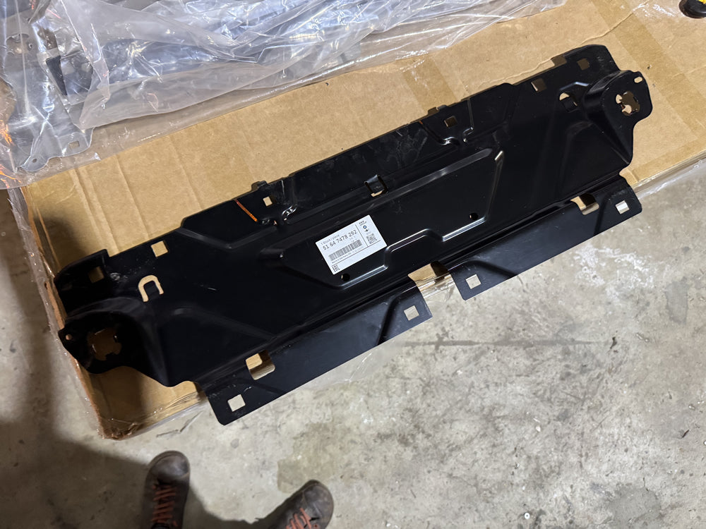 BMW 3 G20/G21 2019- Slam Panel Radiator Cover Steel 51647478292