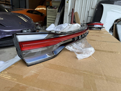 Genuine Porche Macan tail light (tailgate)- Macan 95B 95B945208