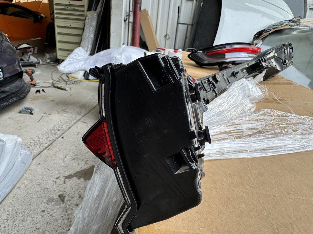 Genuine Porche Macan tail light (tailgate)- Macan 95B 95B945208
