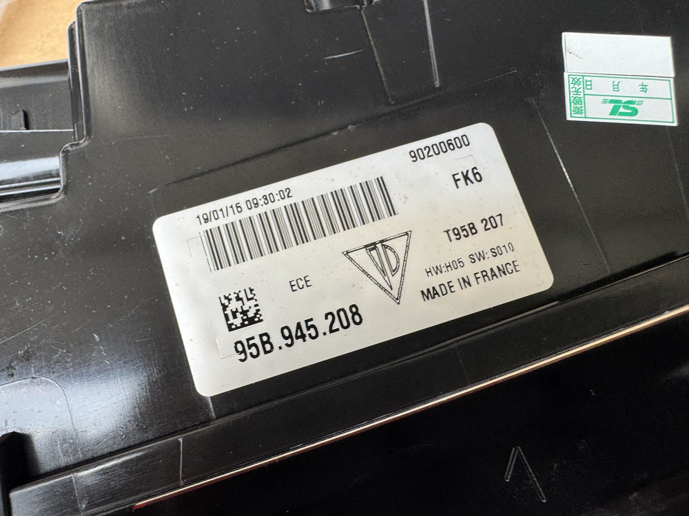 Genuine Porche Macan tail light (tailgate)- Macan 95B 95B945208