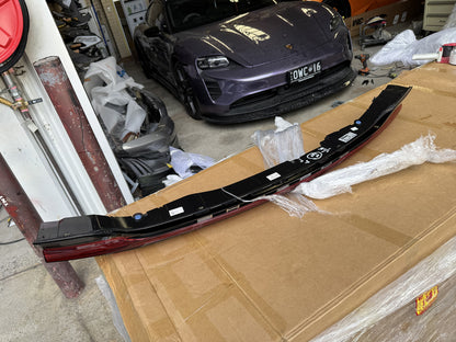 Genuine Porche Macan tail light (tailgate)- Macan 95B 95B945208