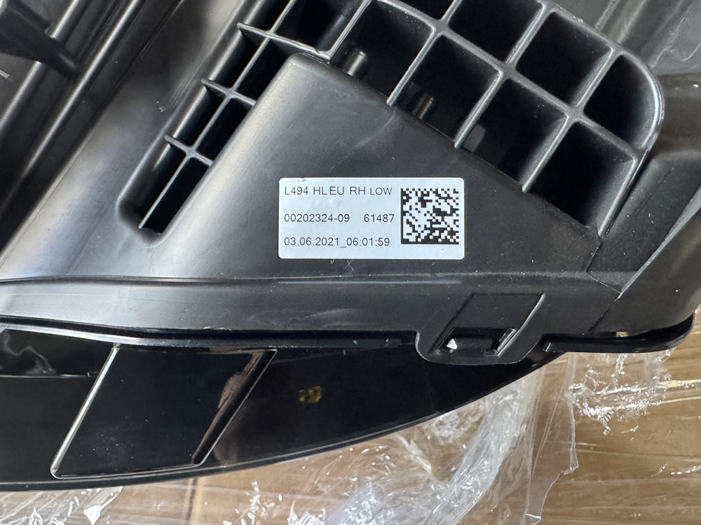 Genuine Head Light (Right hand side) - Facelifted Range Rover Sport L494 jk6213w029 LR133809