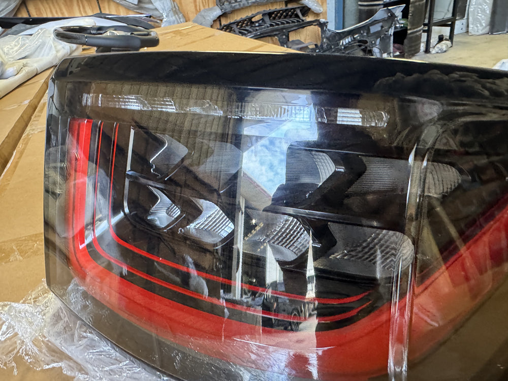 Genuine Tail light (Right hand side) - Facelifted Range Rover Sport L494 fr26620204