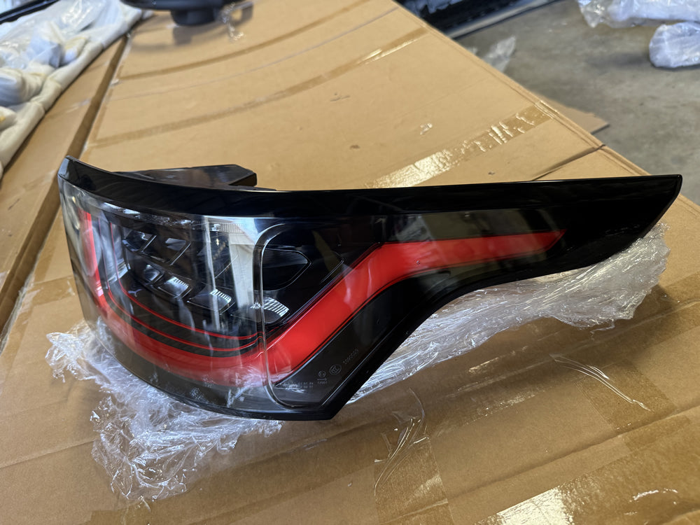 Genuine Tail light (Right hand side) - Facelifted Range Rover Sport L494 fr26620204