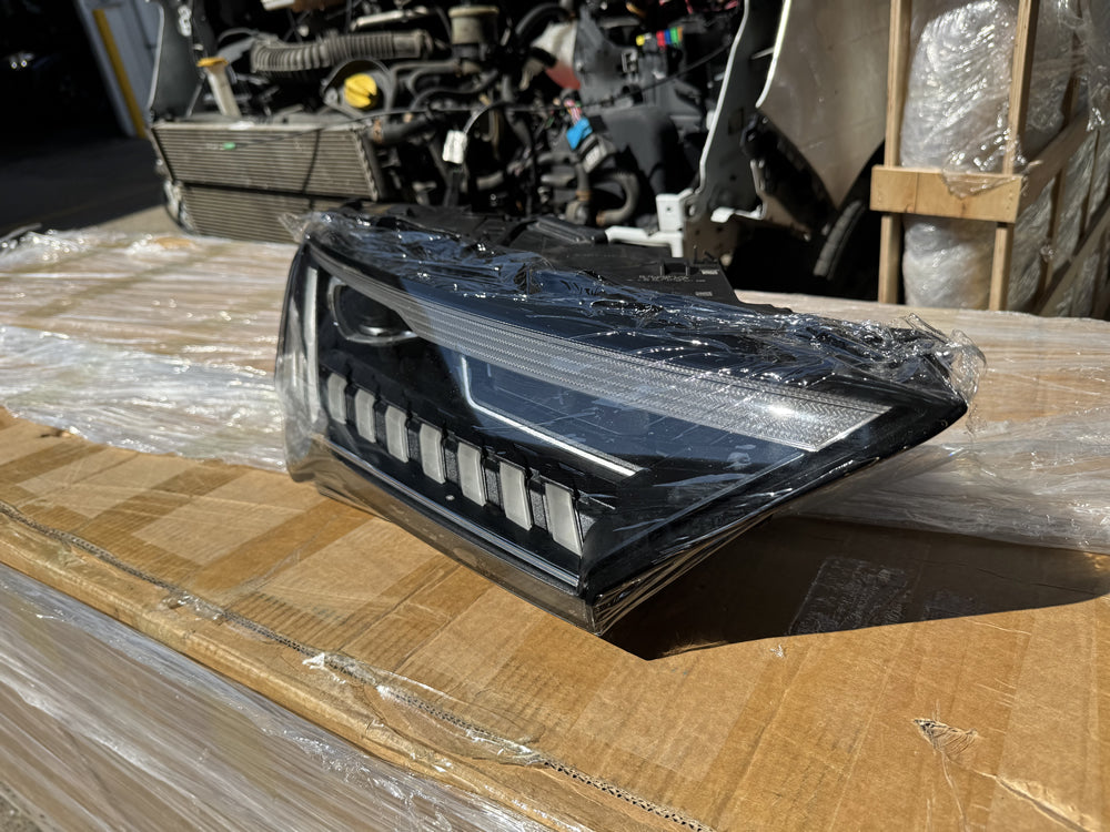 Genuine audi q7 Head Light Matrix 4M0941040C (Right) - Q7 4M (20-24)  tdi tfsi sq7