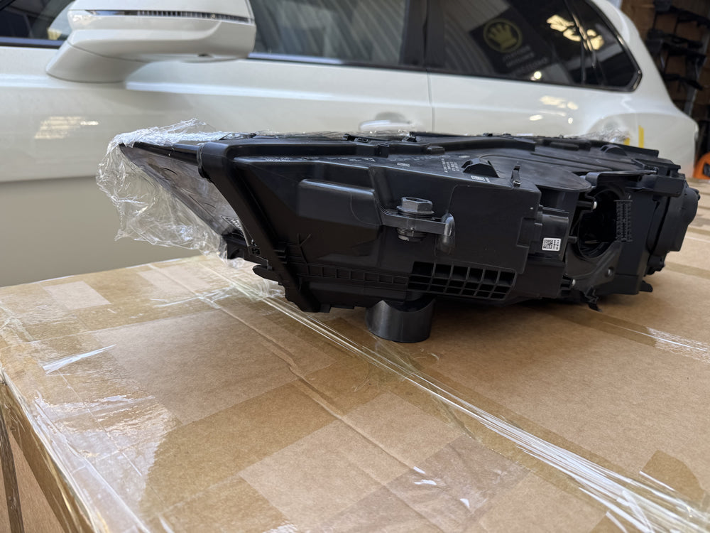 Genuine audi q7 Head Light Matrix 4M0941040C (Right) - Q7 4M (20-24)  tdi tfsi sq7