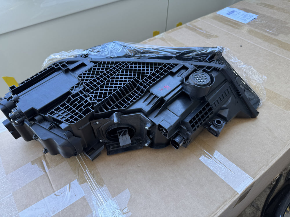 Genuine audi q7 Head Light Matrix 4M0941040C (Right) - Q7 4M (20-24)  tdi tfsi sq7