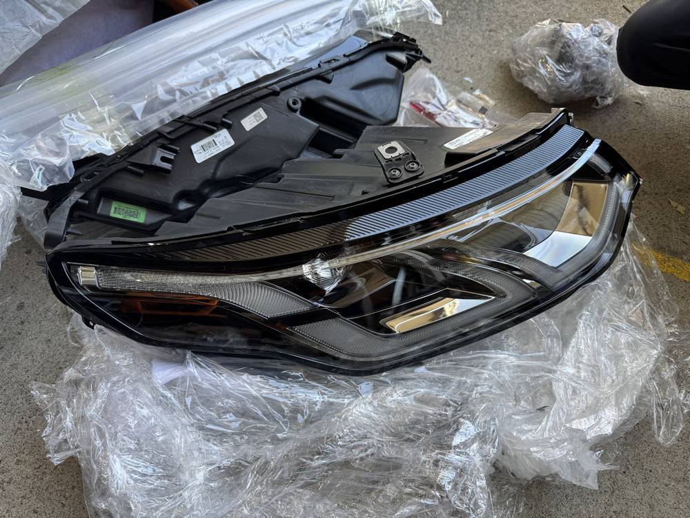 Genuine LED Head light (Right hand side) - Land Rover Discovery Sport P250 R Dynamic SE L550 D180