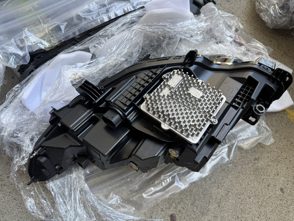 Genuine LED Head light (Right hand side) - Land Rover Discovery Sport P250 R Dynamic SE L550 D180