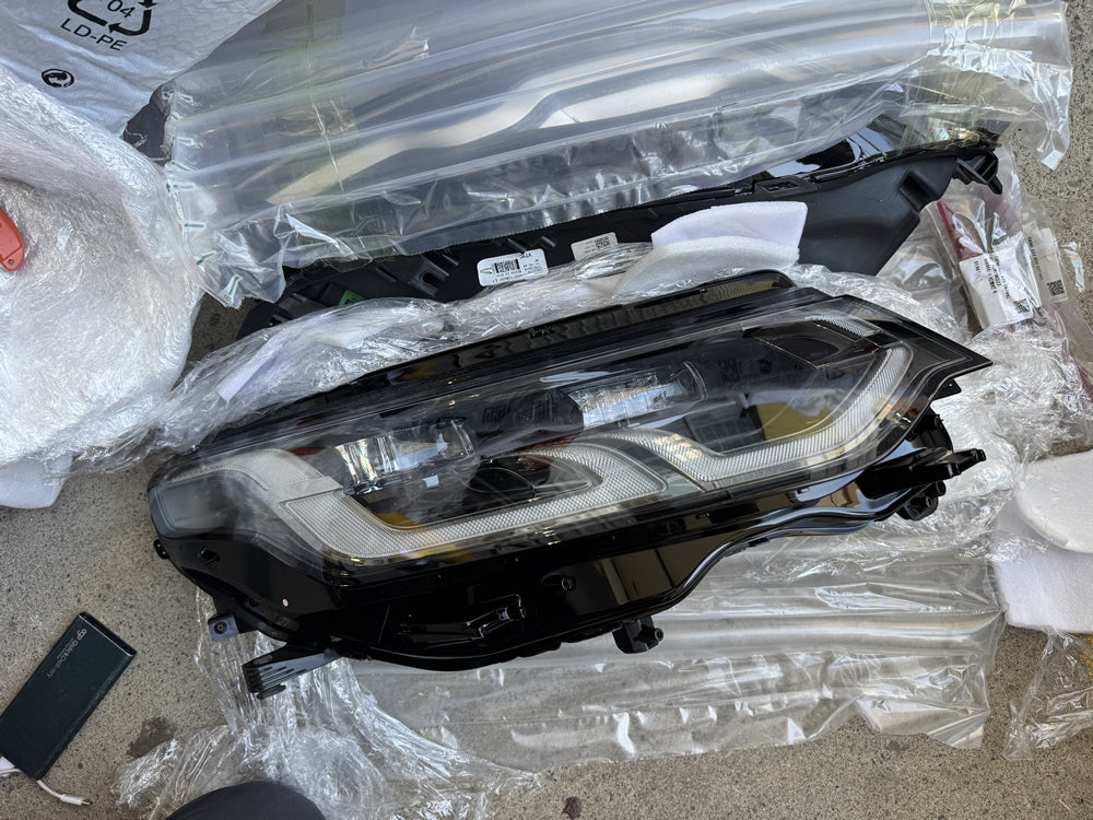 Genuine LED Head light (Right hand side) - Land Rover Discovery Sport P250 R Dynamic SE L550 D180