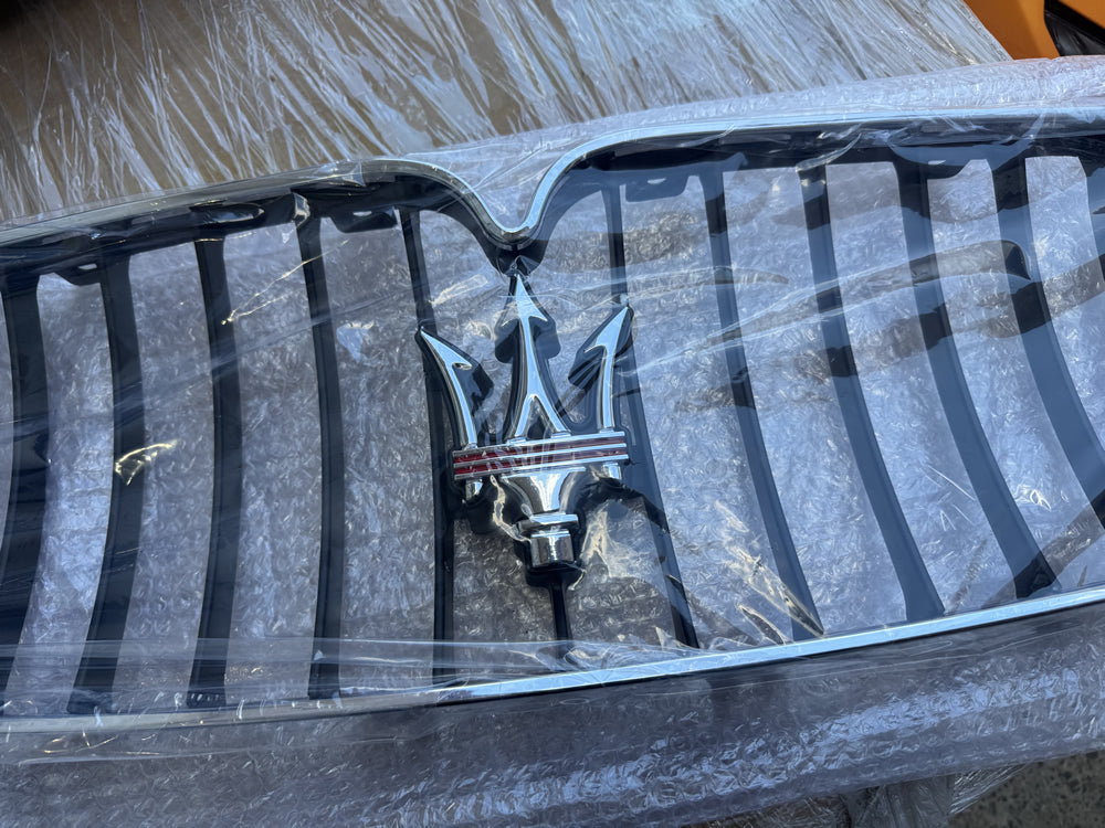 Front Grill (Chrome Strips) - Maserati GranTurismo