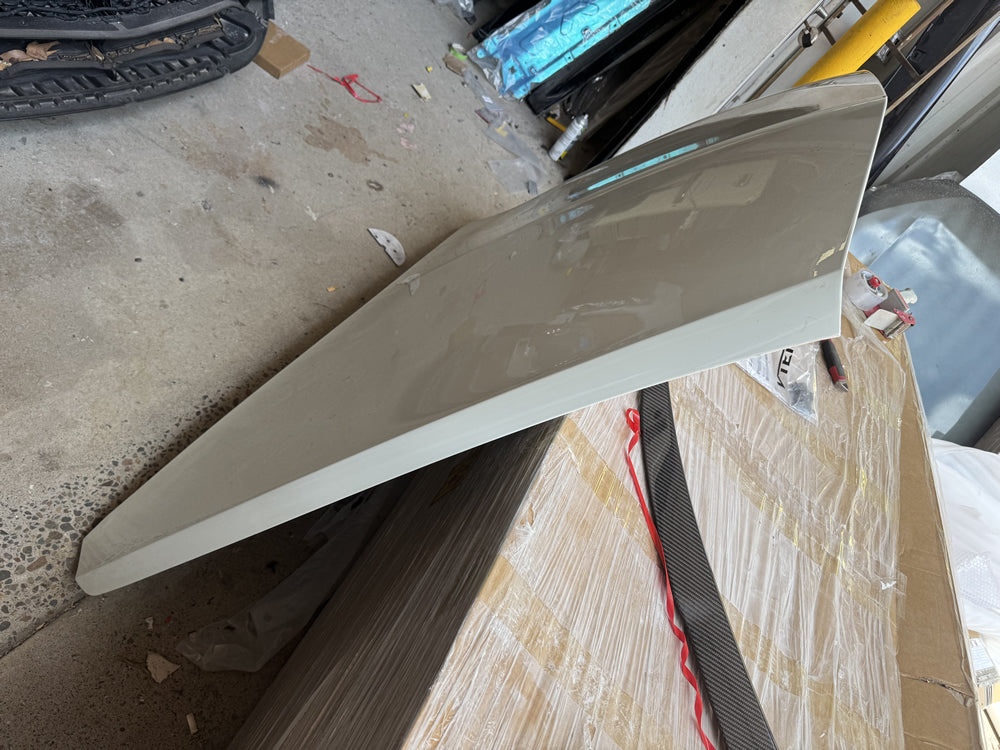 Genuine Bonnet - Bentley Bentayga (white)