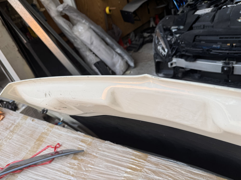 Genuine Bonnet - Bentley Bentayga (white)