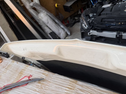 Genuine Bonnet - Bentley Bentayga (white)
