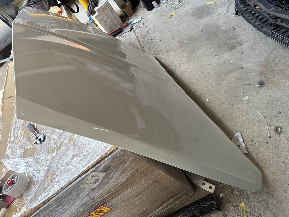 Genuine Bonnet - Bentley Bentayga (white)