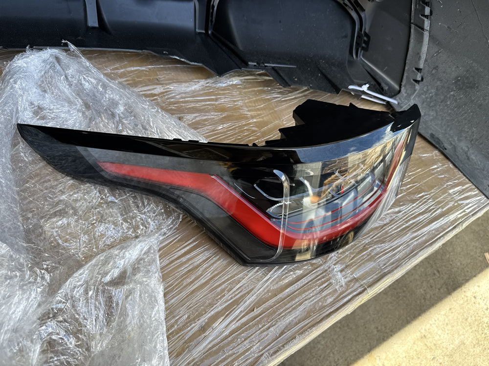 Genuine Tail light (Left hand side) - Facelifted Range Rover Sport L494 fr26620104