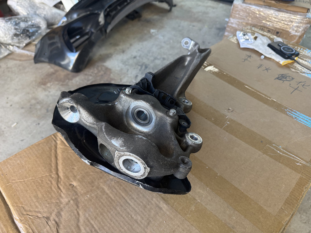 Genuine Mercedes benz suspension steering knuckle - w206 C Class  A2063323400