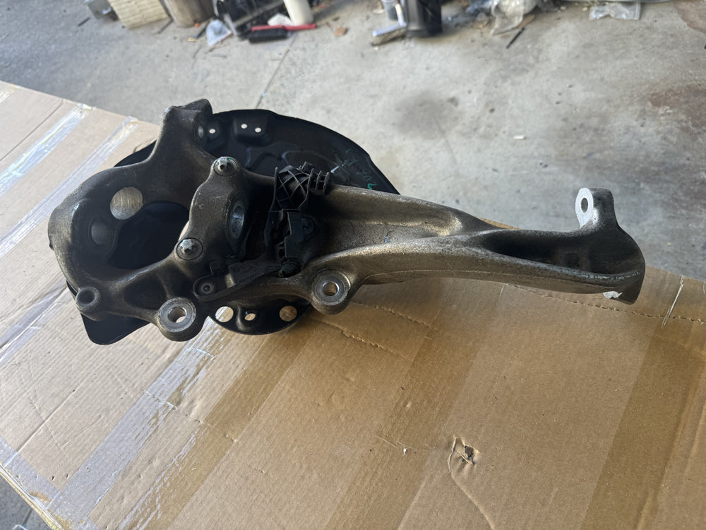Genuine Mercedes benz suspension steering knuckle - w206 C Class  A2063323400
