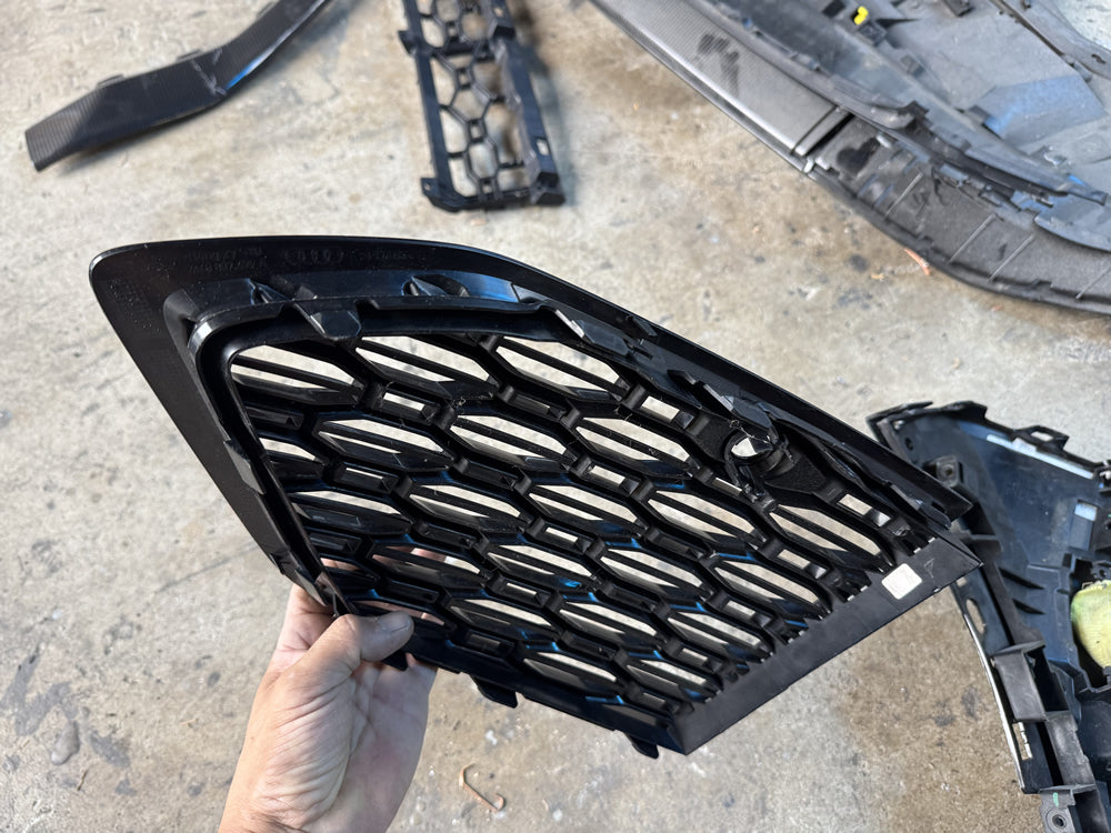 Genuine Front bumper Left lower grill mesh - RSQ8 F1 4MN 4M8807679A