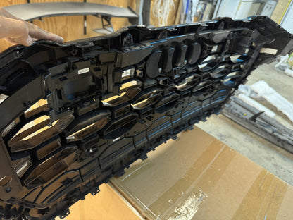 Genuine RSQ8 grill radar cover carbon molding - RSQ8 F1 4MN 4M8 807 725b 4m885365 4m8853194 4m8853037