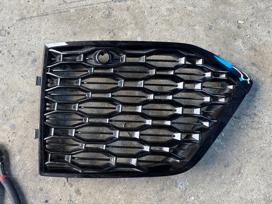 Genuine Front bumper Left lower grill mesh - RSQ8 F1 4MN 4M8807679A