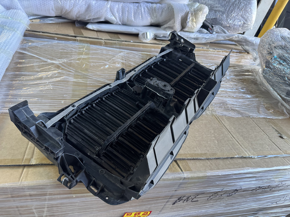 Genuine X7 Front Grill air Shutter - BMW X7 G07