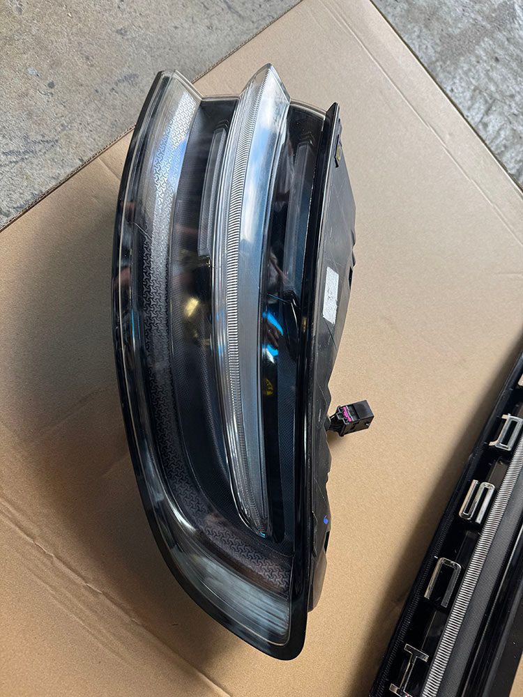 Genuine Porsche Macan Clear black tail light (Right hand side)- Macan 95B 95b945092af